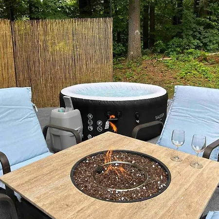 Cozy Cottage Hot Tub Retreat